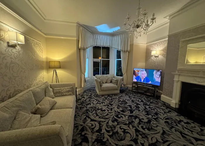 Central hotel: Winchmore Hotel