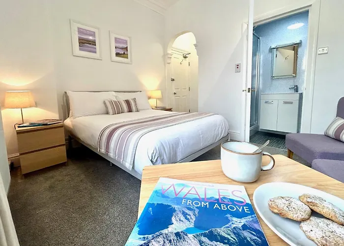 Guest house: Arvon House