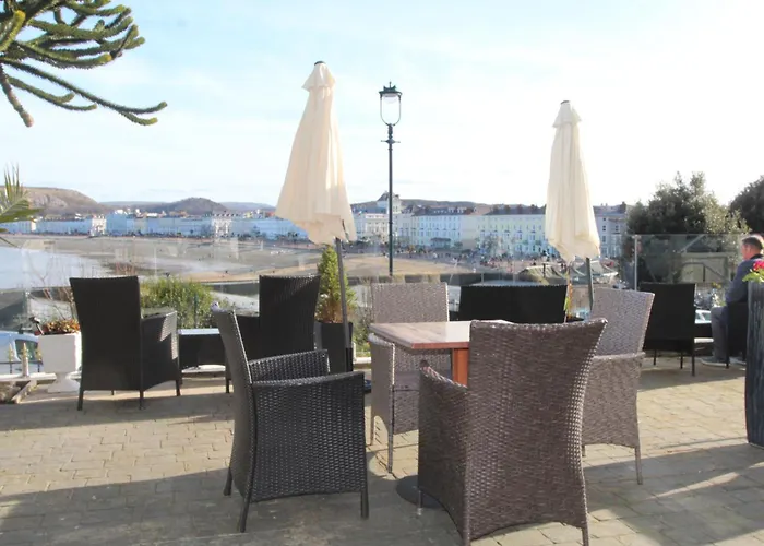 Guest house: Bryn-Y-Mor Hotel (Adults Only)