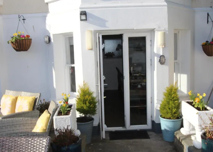 Guest house: Bryn-Y-Mor Hotel (Adults Only)